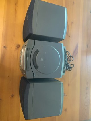 Minicadena Sony PMC-R30L + altavoces