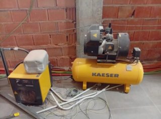 Compresor de aire KAESER amarillo