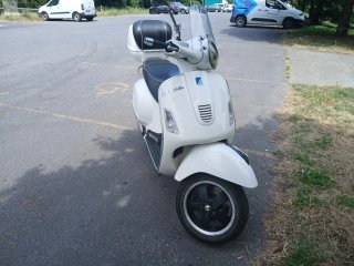 Vespa GTS 300 Super Blanca