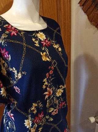 Vestido NUEVO azul floral cadena fabricado España