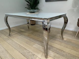 MESA DE COMEDOR DE CRISTAL Y PATAS CROMADAS
