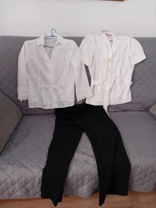 Conjunto Blusa Blanca y Pantalón Negro.