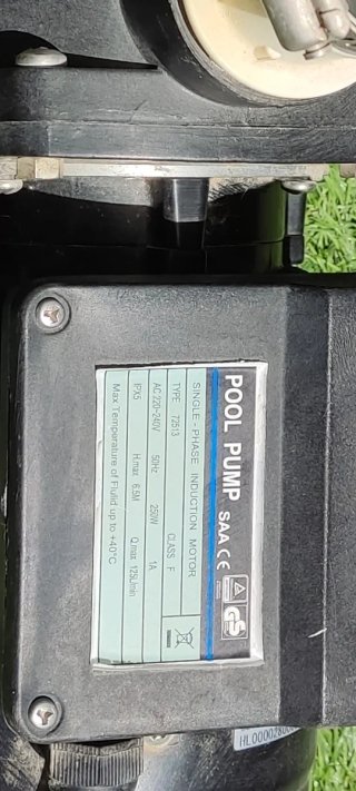 Depuradora piscina negra y gris