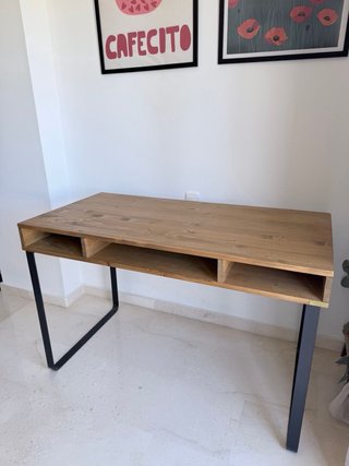 Escritorio Hannun Elma madera maciza y metal