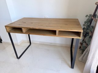 Escritorio Hannun Elma madera maciza y metal
