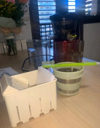 Extractor de zumos en frío GREENIS F-9010