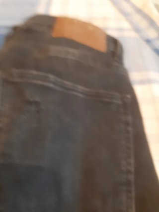 Pantalón vaquero negro roto