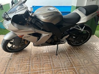 Kawasaki ZX10R Ninja Plata 2006 de serie