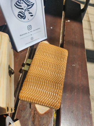 Bolso de fiesta tejido marrón y dorado
