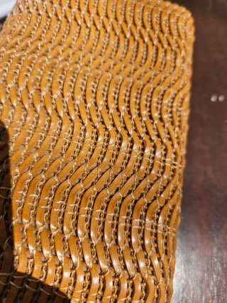 Bolso de fiesta tejido marrón y dorado