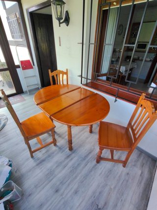 Mesa de comedor redonda con 3 sillas