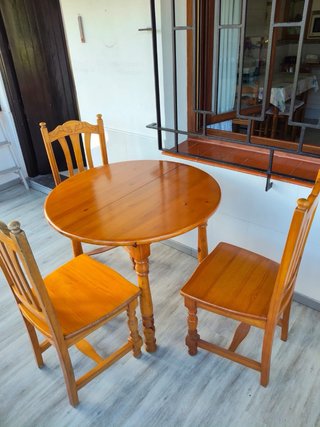Mesa de comedor redonda con 3 sillas