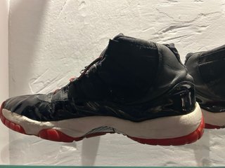 Nike Air Jordan 11 Retro Negro Rojo