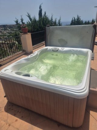 Jacuzzi Hot Spot per 3 persone Nuovo vale 8500€