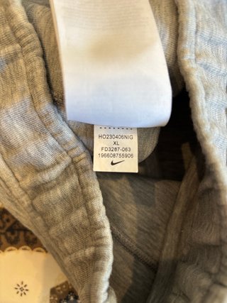Pantaloni Nike Tech Grigi