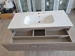 Mueble de baño gris y blanco de 1 metro