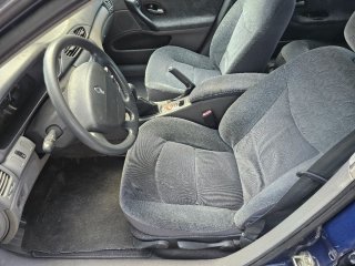 Renault Laguna 1.6i 110cv 140000km año 2002