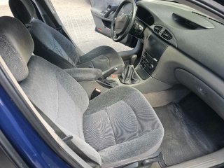Renault Laguna 1.6i 110cv 140000km año 2002