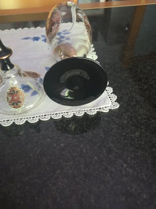 Bomboneira antiga pintada à mão