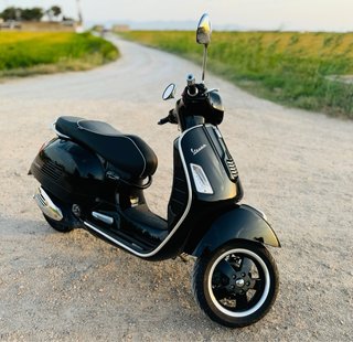 Vespa SUPER GTS 300 Negra Automática
