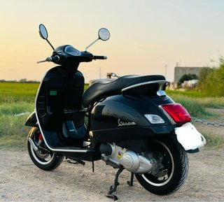 Vespa SUPER GTS 300 Negra Automática