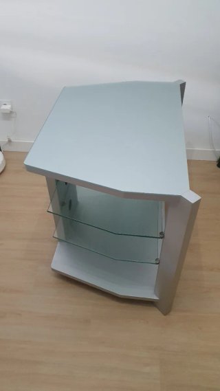 Mesa auxiliar TV cristal y metal