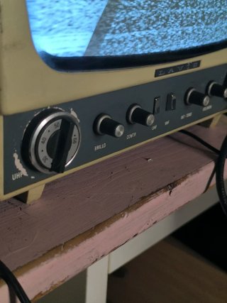 Televisión Vintage Lavis Beige y Negro