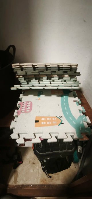 Alfombra infantil cerca de 25 piezas en Manises.