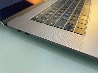 MacBook Pro 15 i9 / 32GB RAM / 1TB SSD