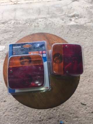 2 Pilotos Traseros BASIC 12V remolque, nuevos.
