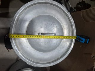Olla grande de metal