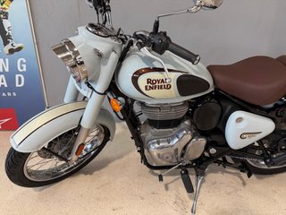 Royal Enfield Classic 350 Blanca