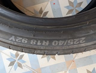 4 Neumáticos nuevos Kumho Ecsta HS5 225/40 R18 92Y
