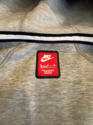 Chaqueta Nike Tech Gris