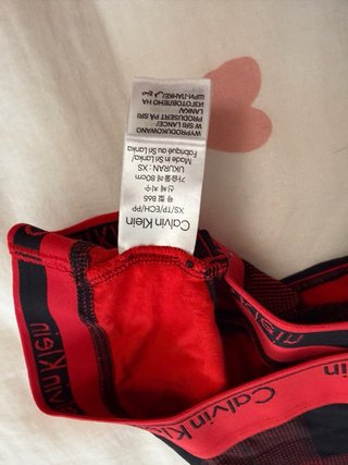 Top Calvin Klein cuadros rojo y negro