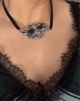 Colgante Brutalista Gótico Latón Negro/Plata