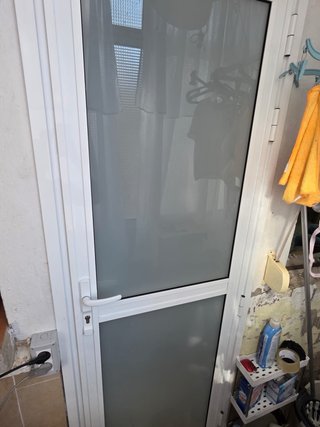 Puerta y ventana aluminio blanco