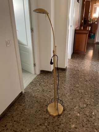 Lámpara de pie dorada vintage