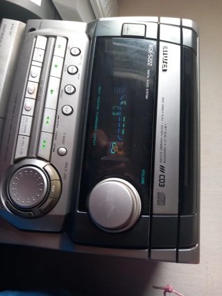 Equipo Aiwa con altavoces