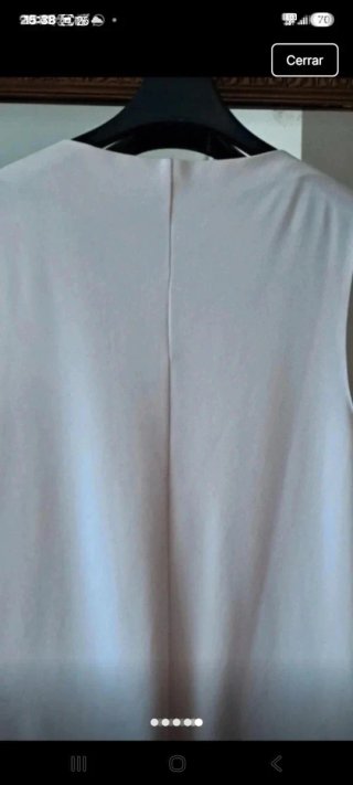 Vestido blanco con bolsillos negros