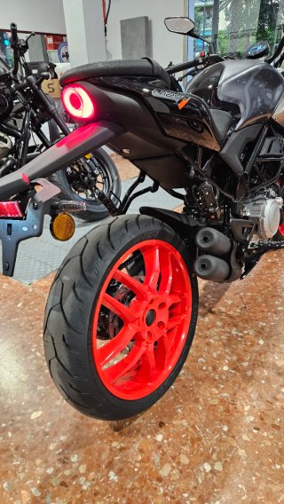 Morbidelli N125V Gris/Rojo Naked