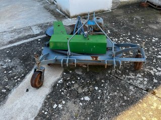 Tractor Ebro E30 con rotovator