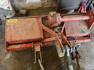 Tractor Ebro E30 con rotovator