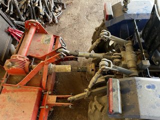 Tractor Ebro E30 con rotovator