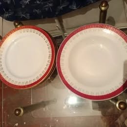 Cazuelas, vajilla, cubiertos,batidora,tazas vasos.