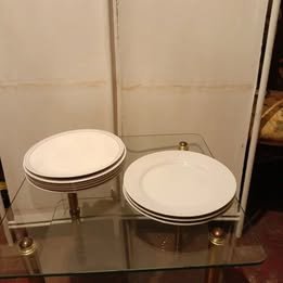 Cazuelas, vajilla, cubiertos,batidora,tazas vasos.