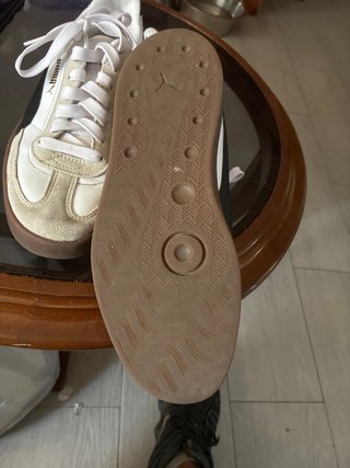 Tenis Puma Beige y Blanco