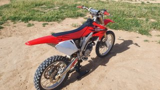 Honda CRF 250R Motocross Roja y Blanca