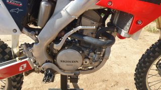 Honda CRF 250R Motocross Roja y Blanca