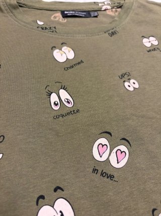 Camiseta Bershka Estampado Ojos Talla XS